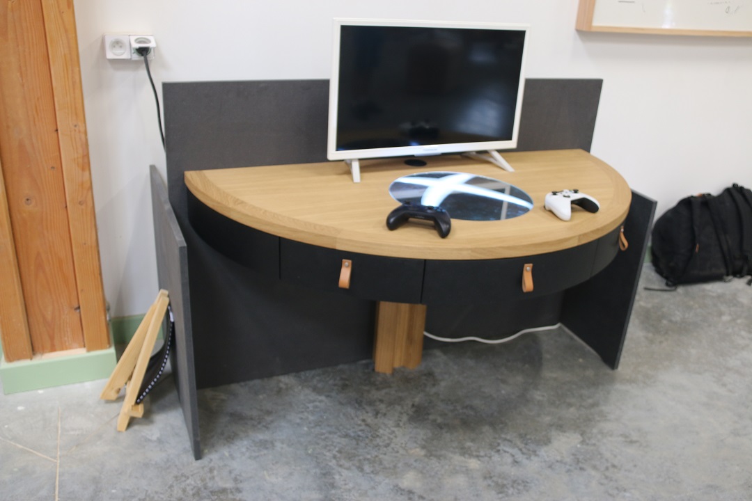 Ouvrage de M.BALMONT, Un bureau gaming.